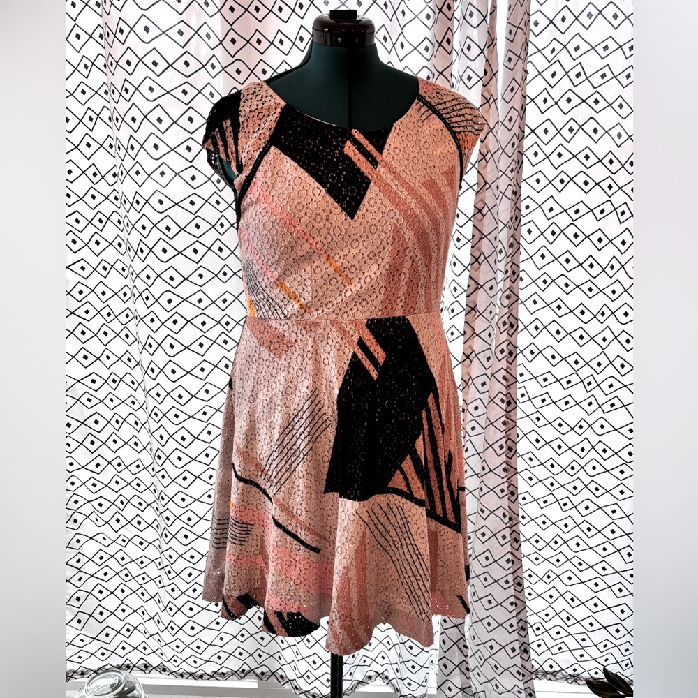 Weston by Anthropologie cute lace dress with abstract overprint xl